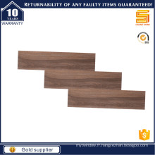 Tuile en bois marron pour plancher